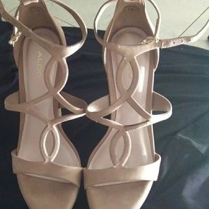 BRAND NEW Aldo wedge